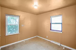 618 S Wisconsin St, Hobart, IN 46342 - Photo 11