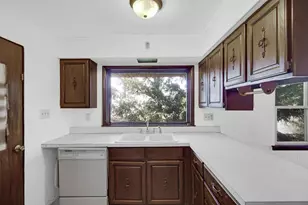 618 S Wisconsin St, Hobart, IN 46342 - Photo 9