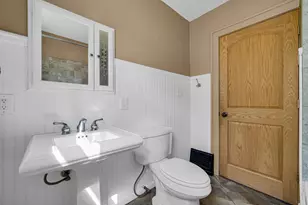 415 Elmhurst St, Valparaiso, IN 46385 - Photo 17