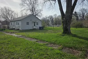 437 Fairmount Rd, Kingsford Heights, IN 46346 - Photo 7