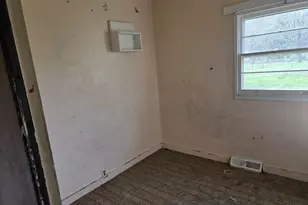 437 Fairmount Rd, Kingsford Heights, IN 46346 - Photo 5