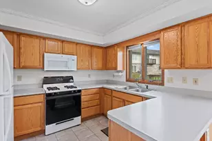 1361 W 94th Ct, Crown Point, IN 46307 - Photo 9