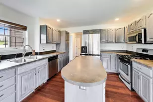 766 Wigeon Ct, Valparaiso, IN 46385 - Photo 9