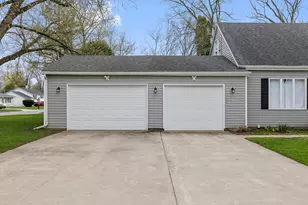 1102 W 14th St, La Porte, IN 46350 - Photo 3