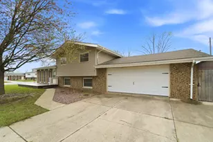 9830 Mckinley St, Crown Point, IN 46307 - Photo 3