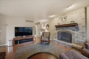 404 Westchester Ln, Valparaiso, IN 46385 - Photo 7
