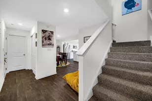 209 Aviana Ave, Hobart, IN 46342 - Photo 3