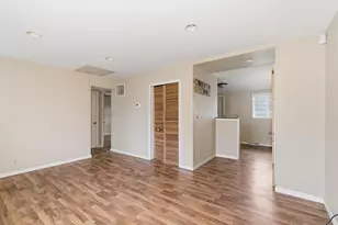 407 Dallas St, Gary, IN 46406 - Photo 5