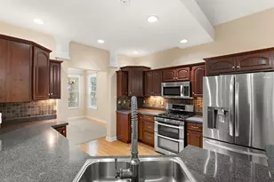 228 W Papillon Dr, Valparaiso, IN 46385 - Photo 9