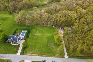 228 W Papillon Dr, Valparaiso, IN 46385 - Photo 57