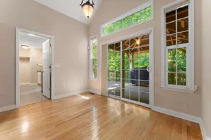 228 W Papillon Dr, Valparaiso, IN 46385 - Photo 13
