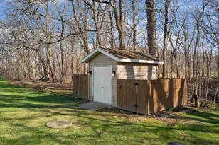 228 W Papillon Dr, Valparaiso, IN 46385 - Photo 47