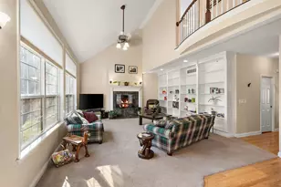 228 W Papillon Dr, Valparaiso, IN 46385 - Photo 5