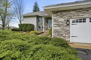 426 Laurel Ln, Valparaiso, IN 46385 - Photo 3