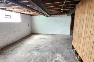 301 W 43rd Ave, Gary, IN 46408 - Photo 39