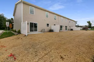 935 Paula Ct, Hobart, IN 46342 - Photo 33