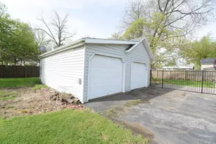 135 N Rachel St, Rensselaer, IN 47978 - Photo 3