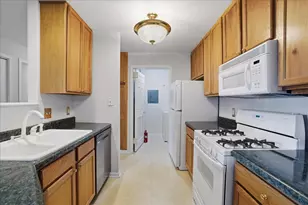 9735 Wildwood Ct, Highland, IN 46322 - Photo 7