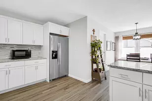 1460 Admiral Dr, Chesterton, IN 46304 - Photo 9
