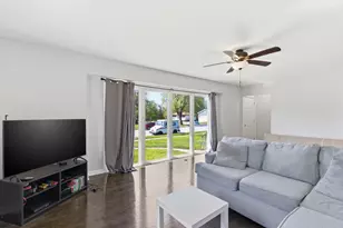 2833 Parkway Dr, Highland, IN 46322 - Photo 5