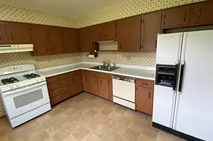 429 Fairview Ave, Crown Point, IN 46307 - Photo 3