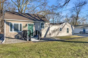 1735 S Fairbanks St, Griffith, IN 46319 - Photo 3
