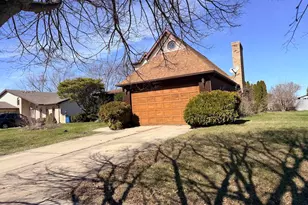 1604 W 99th Pl, Crown Point, IN 46307 - Photo 3