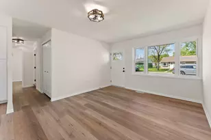 11 N Guyer St, Hobart, IN 46342 - Photo 5