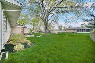 718 S Main St, Crown Point, IN 46307 - Photo 17