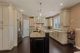13560 Limerick Dr, Saint John, IN 46373 - Photo 9