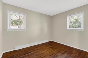 410 S 12th St, Chesterton, IN 46304 - Photo 11