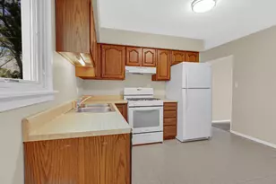 410 S 12th St, Chesterton, IN 46304 - Photo 7