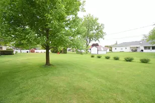 910 E Stewart Dr, Rensselaer, IN 47978 - Photo 7
