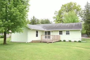 910 E Stewart Dr, Rensselaer, IN 47978 - Photo 9