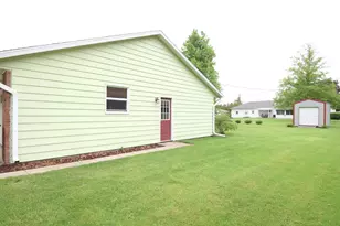 910 E Stewart Dr, Rensselaer, IN 47978 - Photo 3