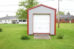 910 E Stewart Dr, Rensselaer, IN 47978 - Photo 5