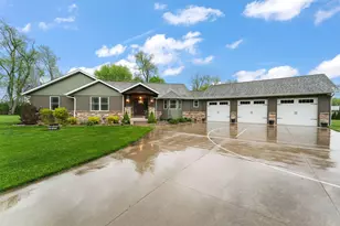 2737 S Smithfield Ct, La Porte, IN 46350 - Photo 3