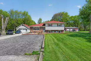 4026 W 61st Ave, Hobart, IN 46342 - Photo 3