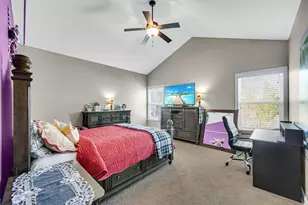 853 E Shakespeare Dr, Valparaiso, IN 46383 - Photo 13