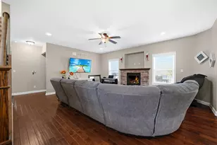 853 E Shakespeare Dr, Valparaiso, IN 46383 - Photo 5