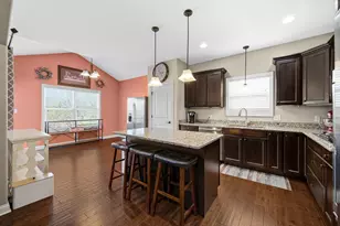 853 E Shakespeare Dr, Valparaiso, IN 46383 - Photo 9