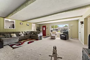 1047 State St, Hobart, IN 46342 - Photo 5