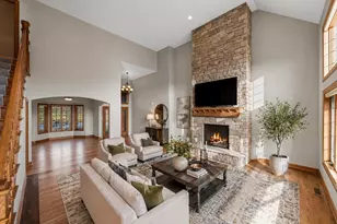 8955 Hillside Dr, Saint John, IN 46373 - Photo 5