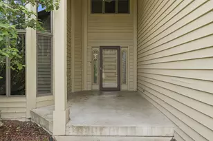 732 Royal Dublin Ln, Dyer, IN 46311 - Photo 5