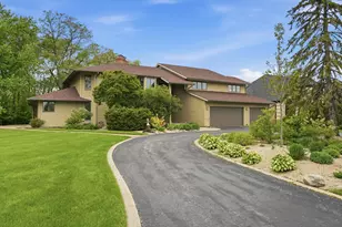 732 Royal Dublin Ln, Dyer, IN 46311 - Photo 1