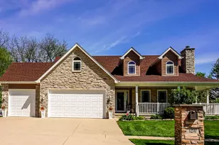 1270 E Greenview Pl, Crown Point, IN 46307 - Photo 3