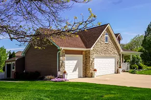 1270 E Greenview Pl, Crown Point, IN 46307 - Photo 3