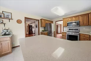 2105 Shadowood Ct, Valparaiso, IN 46383 - Photo 15