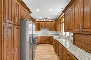 242 Golfview Dr, Schererville, IN 46375 - Photo 5