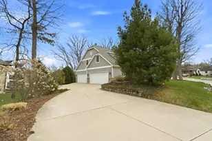 730 Quinlan Ct, Crown Point, IN 46307 - Photo 3